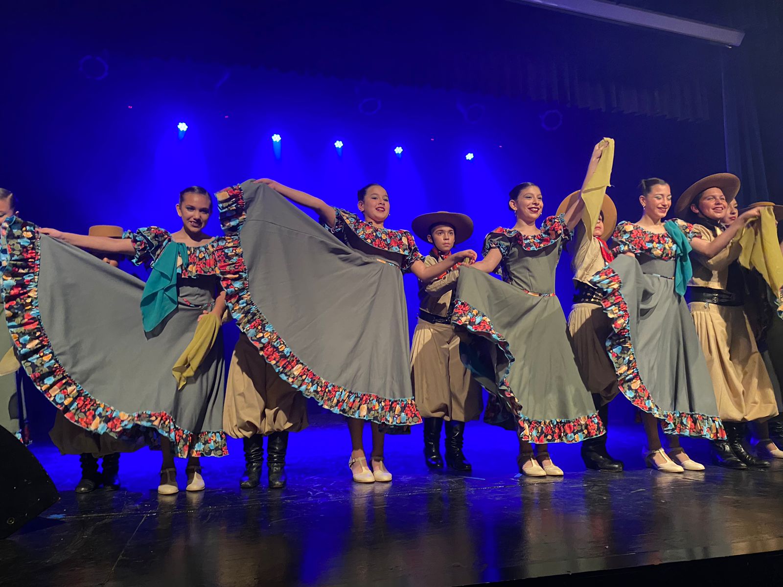 Encuentro a beneficio de coro y danza 