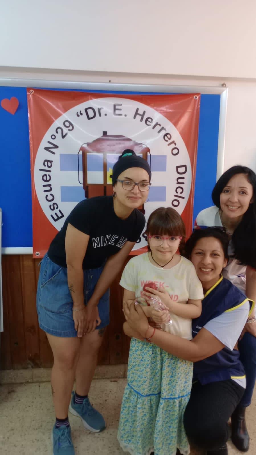 Anteojos para alumna de la Escuela n.° 29