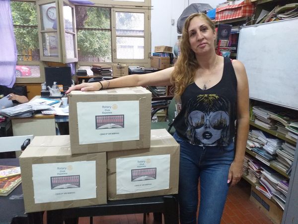 Donación de material bibliográfico al CENS n.° 458