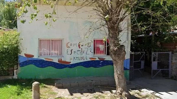 Entrega de útiles escolares a comedor de La Ribera