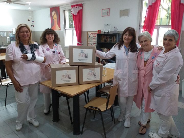 Entrega de ropa de bebé al Hospital de Quilmes