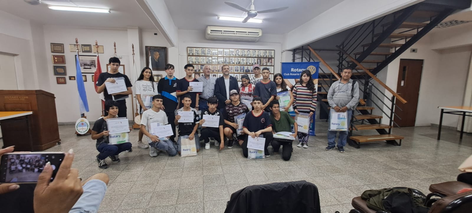 Entrega de kits escolares en Escuela Técnica