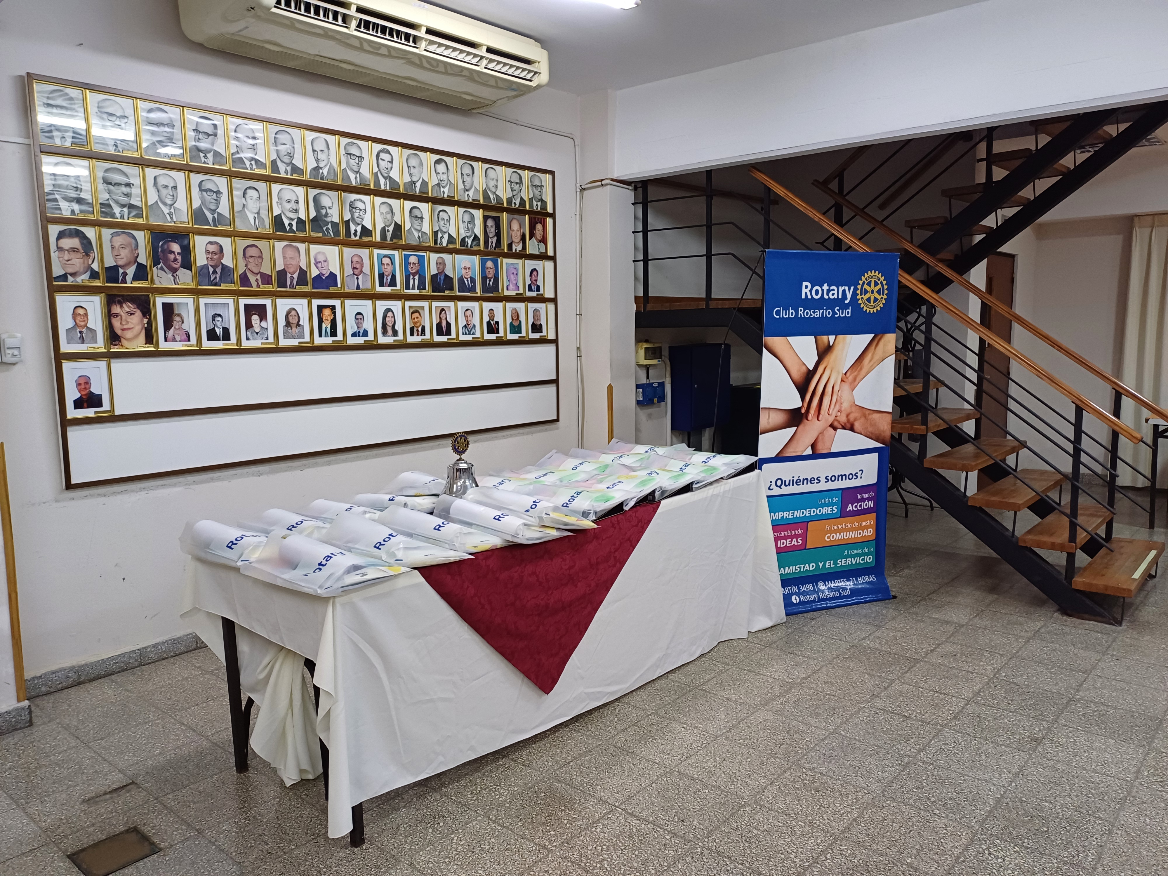 Entrega de kits escolares en Escuela Técnica