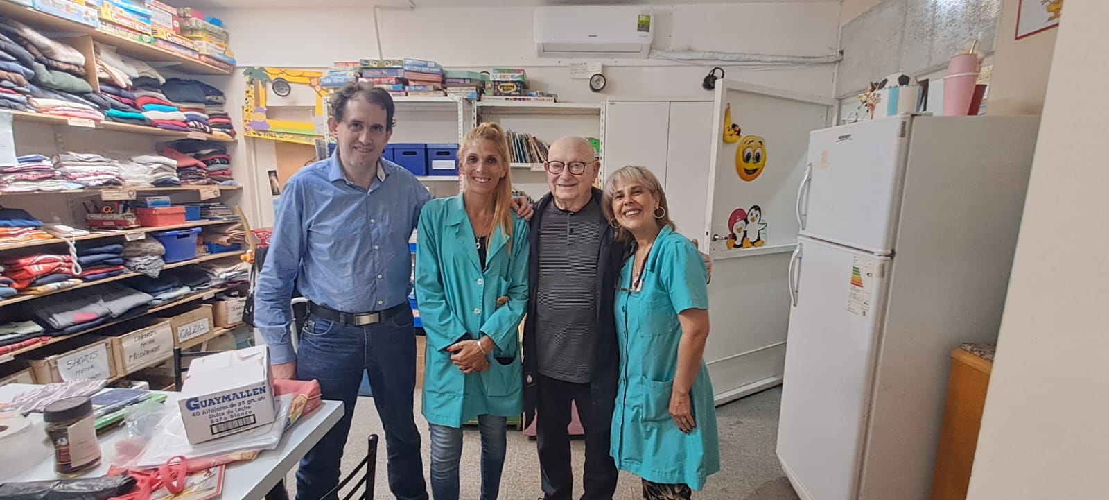 Entrega de leche al Hospital de Niños
