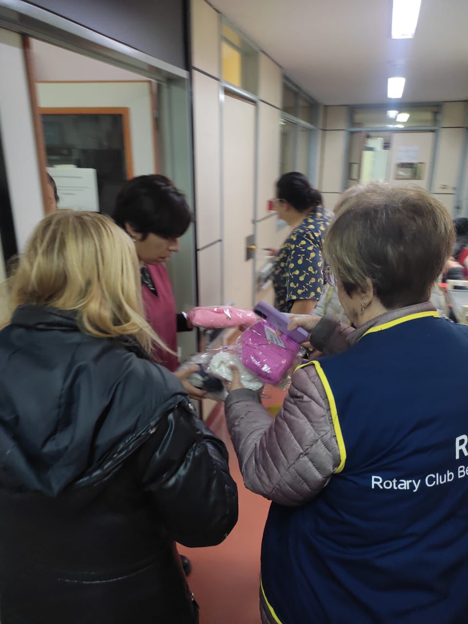Confección de ropa de bebé para neonatología del hospital