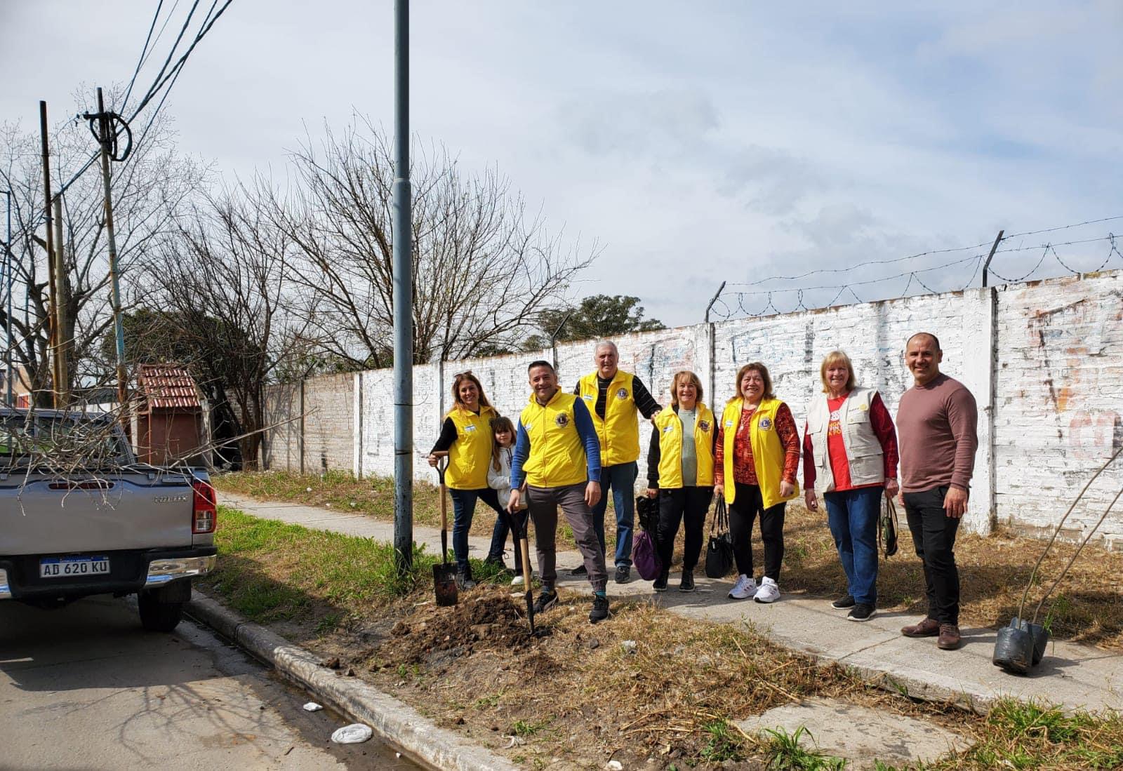 Tarea conjunta en la reforestación del espacio público