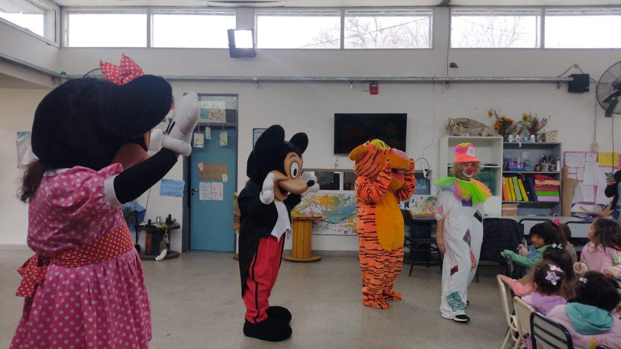 Entretenida visita a la Escuela Agraria de Parque Pereira