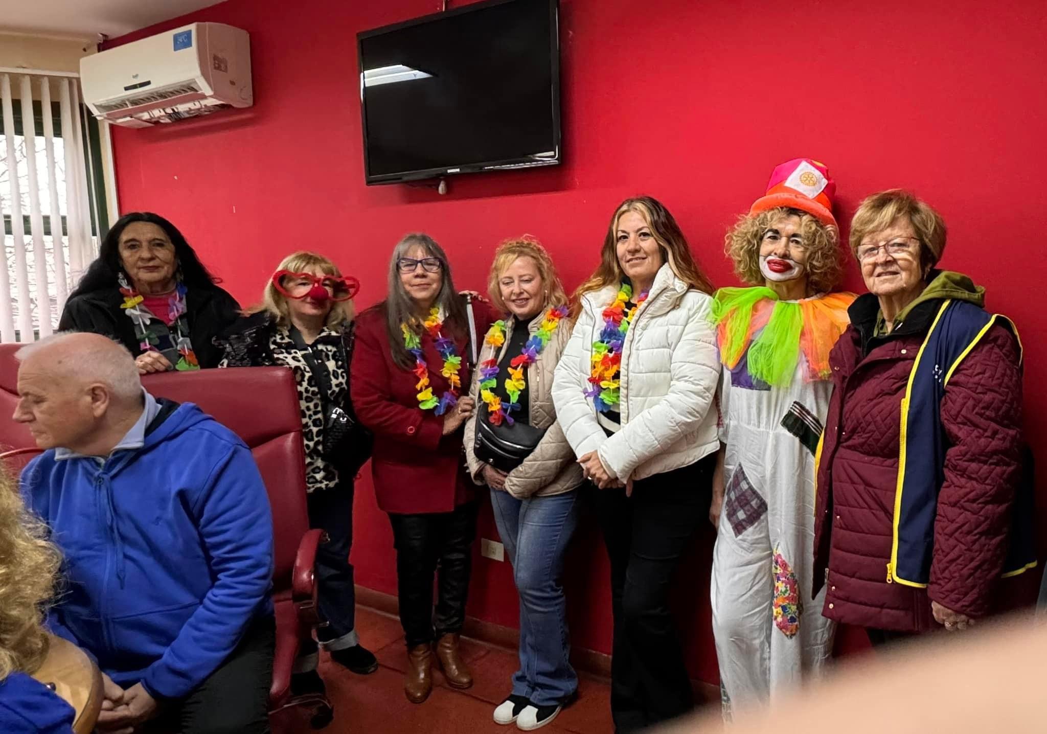 Entrega de juguetes y golosinas en el Hospital Evita Pueblo