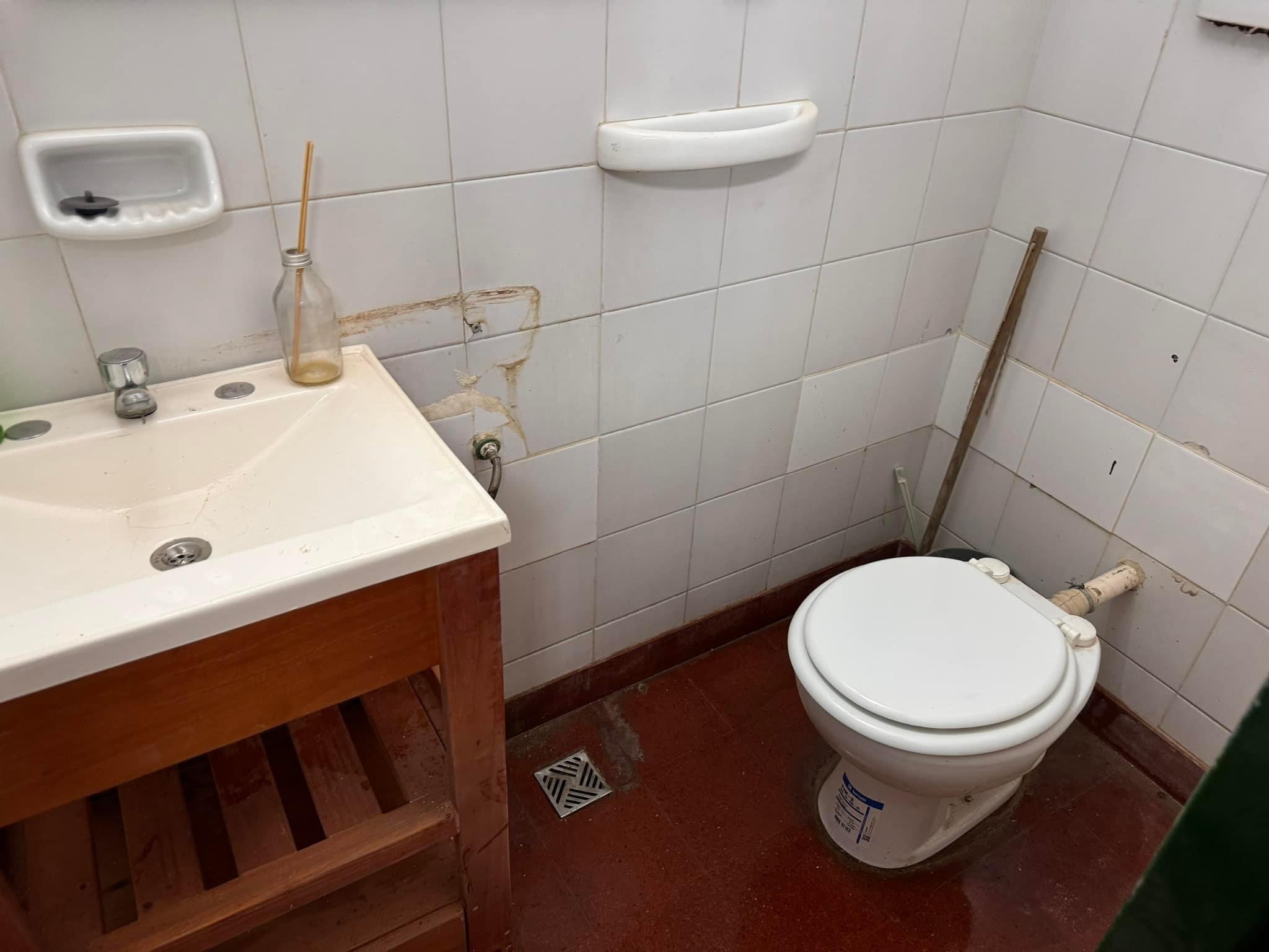 Refacción de sanitario del sector de oncología