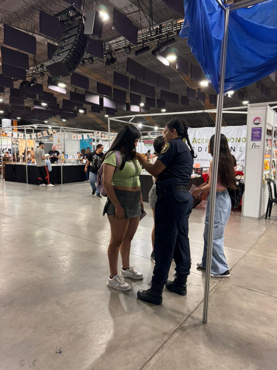 Concientización sobre el cáncer de mama en la 17.° Feria del Libro