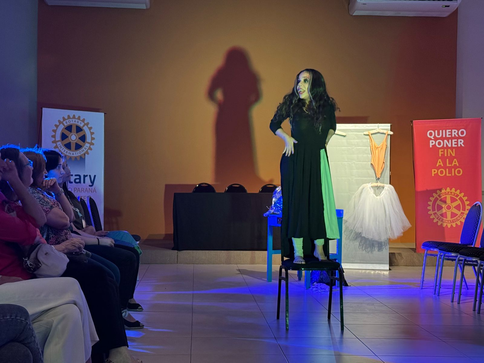 Obra de teatro para recaudación de PolioPlus