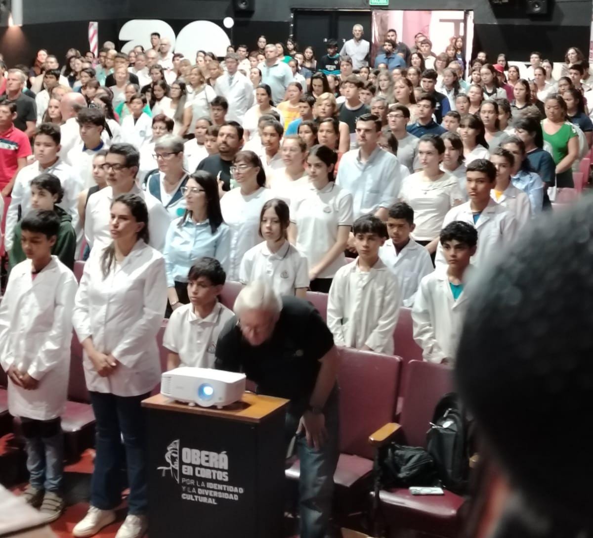 Diplomas de Honor a los mejores compañeros del último año de primaria y secundaria