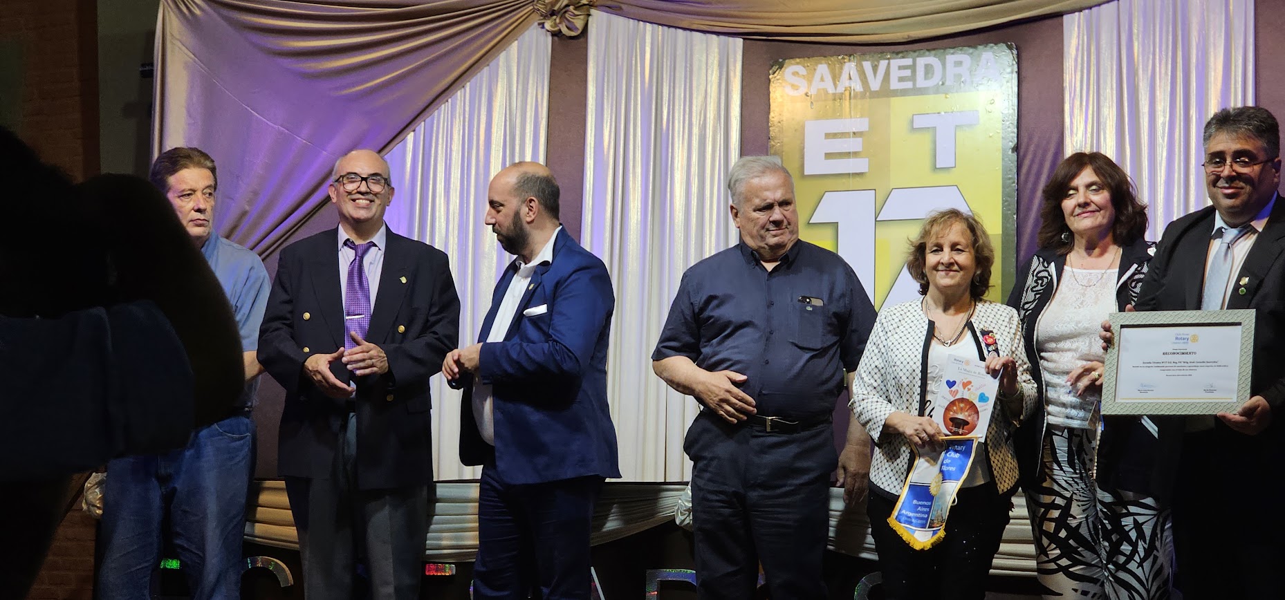 Reconocimiento a escuela técnica y a sus mejores promedios