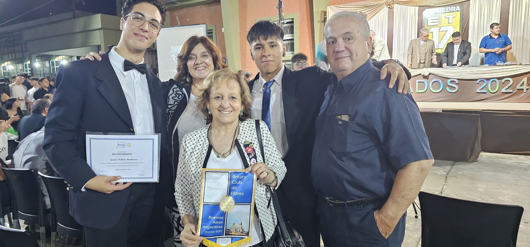 Reconocimiento a escuela técnica y a sus mejores promedios