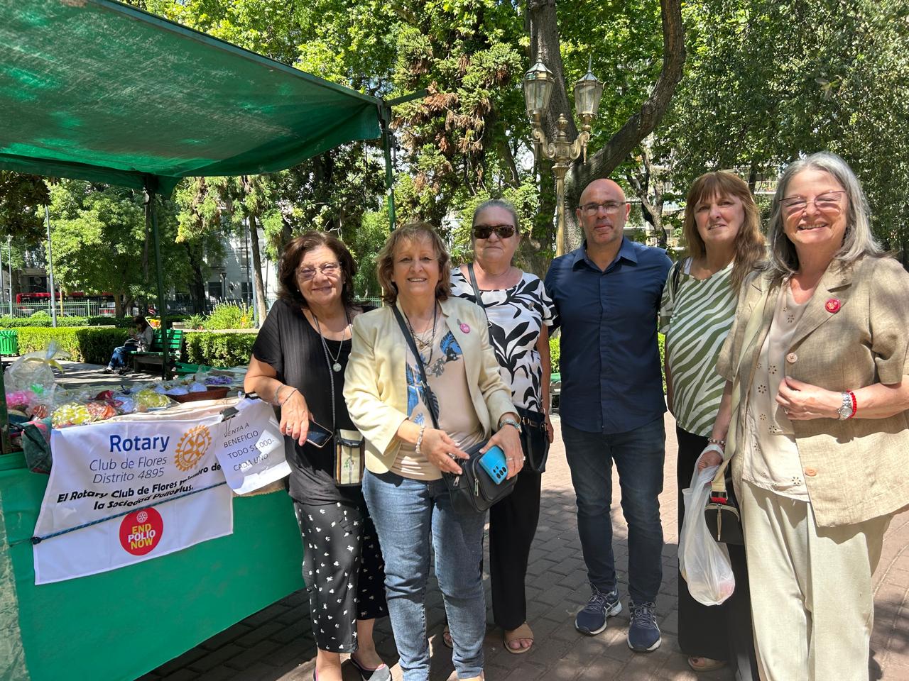Stand en la plaza Pueyrredón para recaudación benéfica