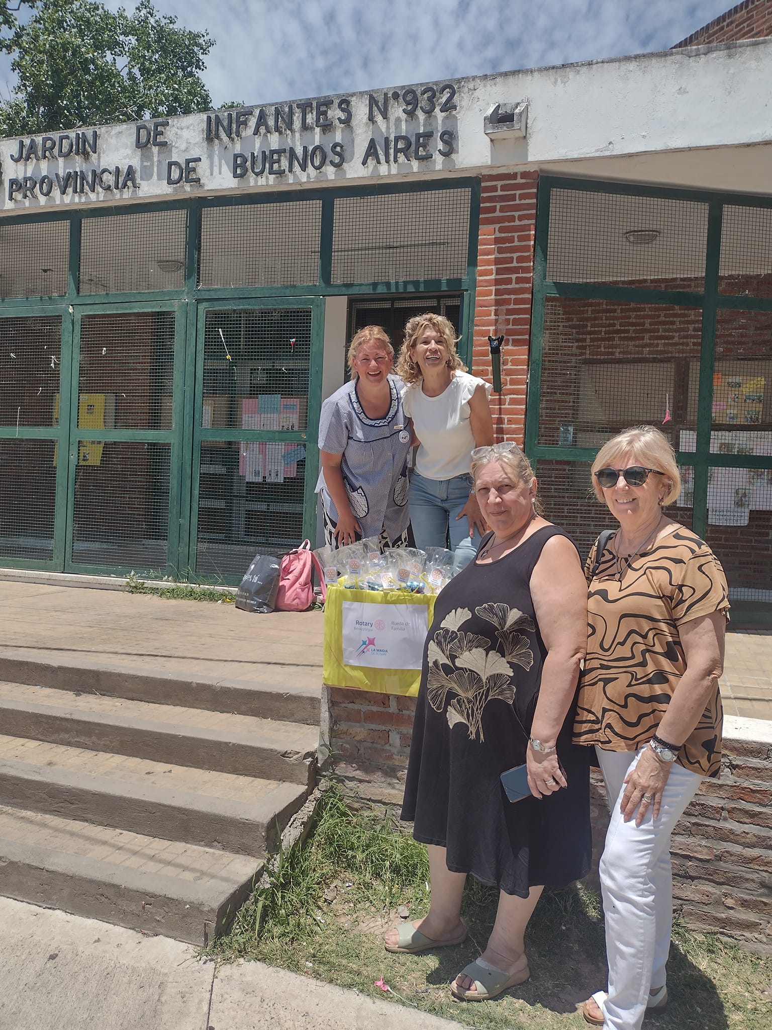 Golosinas para los niños del Jardín de Infantes n.º 932