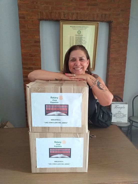 Entrega de colecciones bibliográficas a biblioteca local