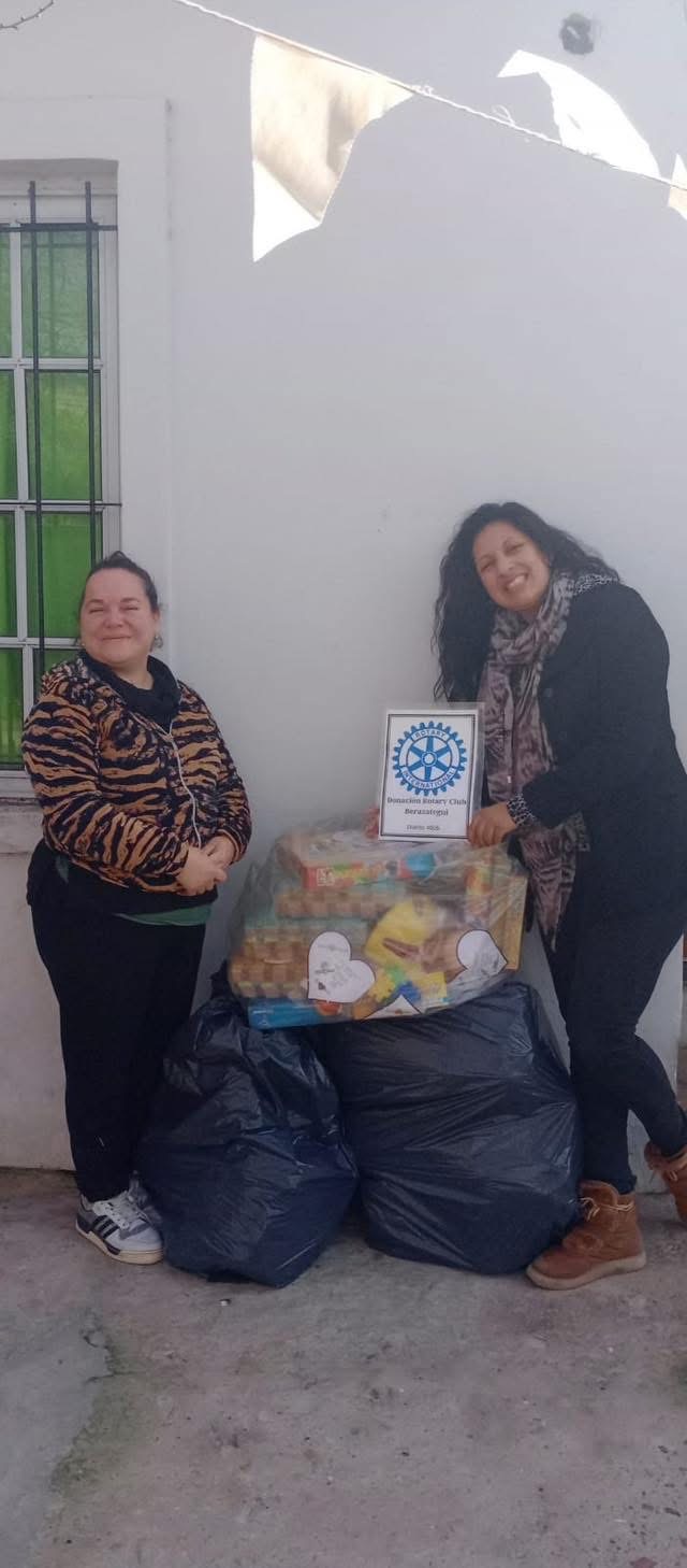 Donación de juguetes a merendero local