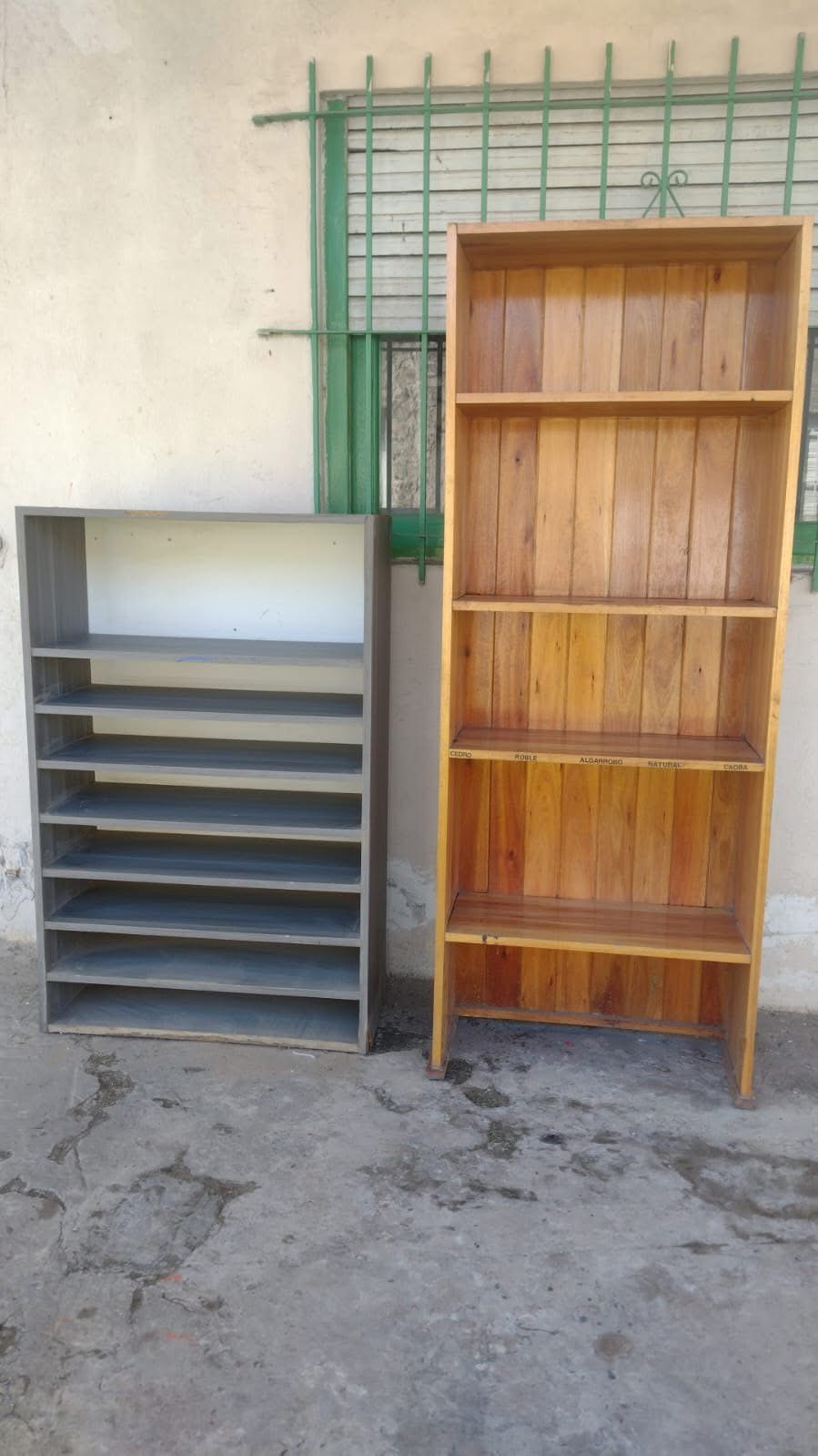 Donación de estanterías para centro socioeducativo local