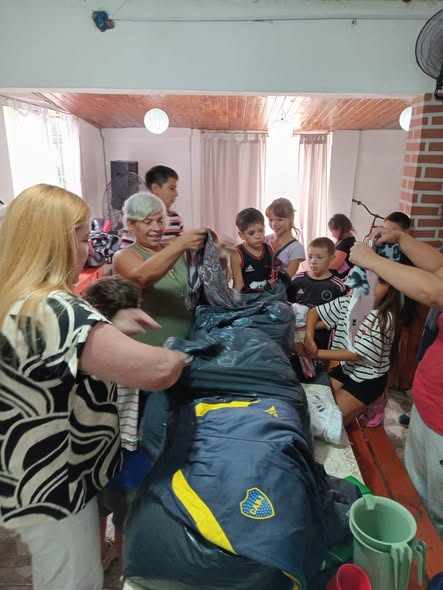 Donaciones de ropa y calzado a comedores y ONG locales