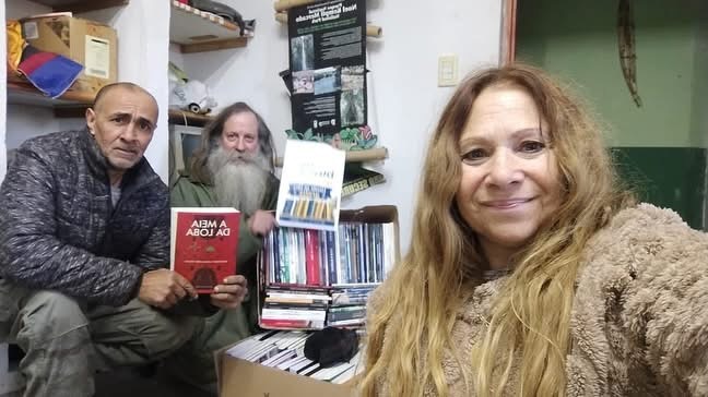 Donación de libros para la Defensoría Policial