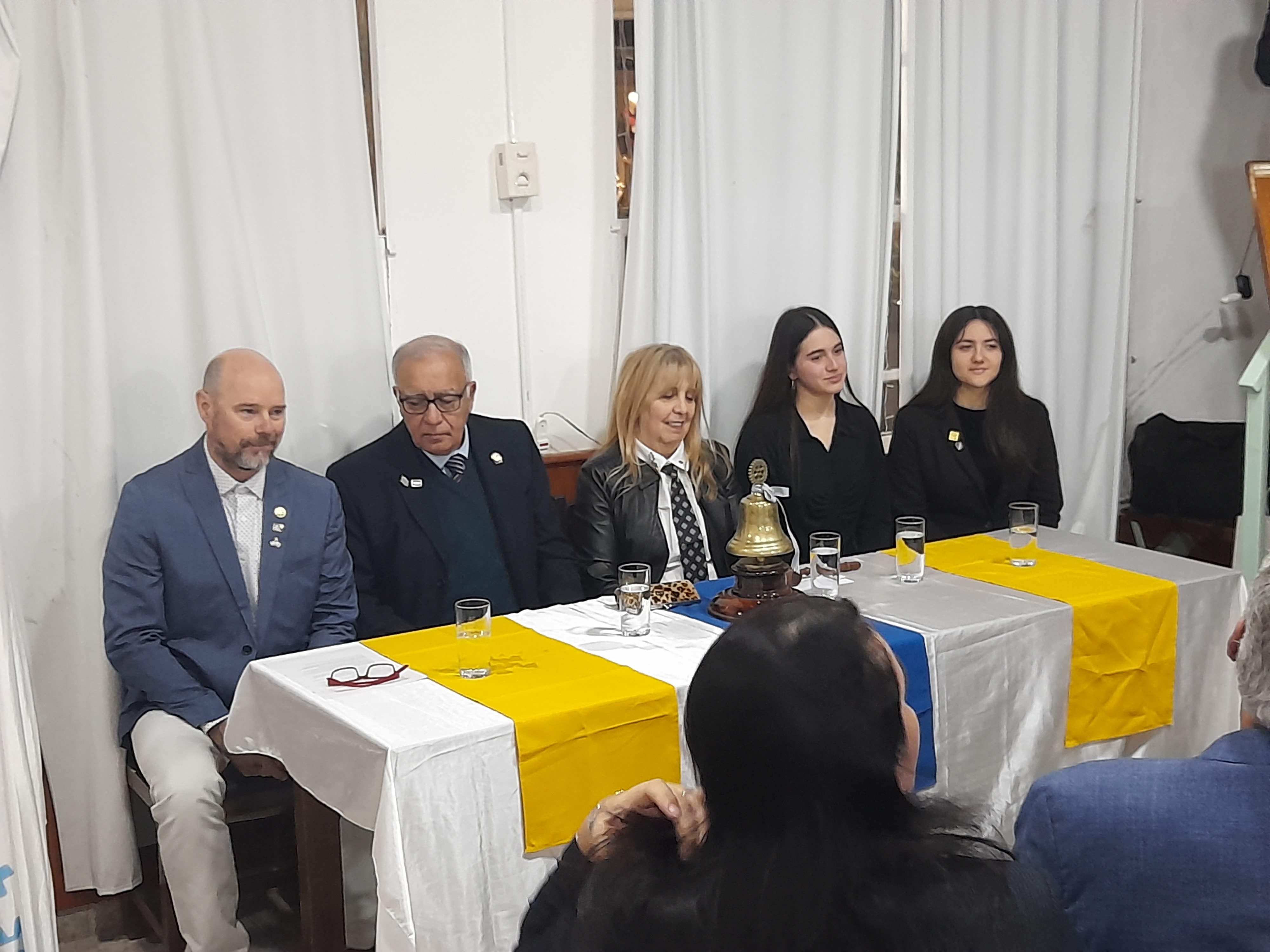 Traspaso de liderazgo en el club y en Interact