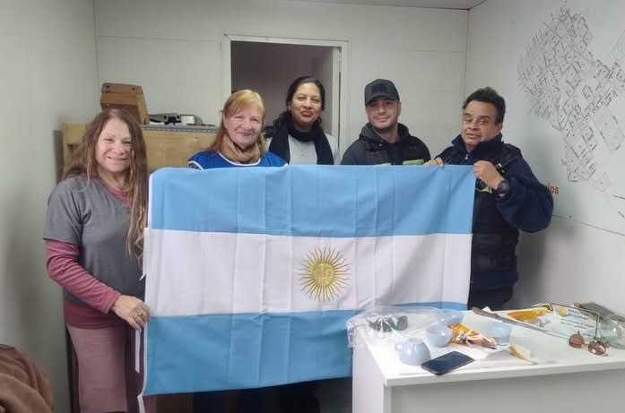 ENTREGA DE BANDERA DE CEREMONIA A DEFENSA CIVIL