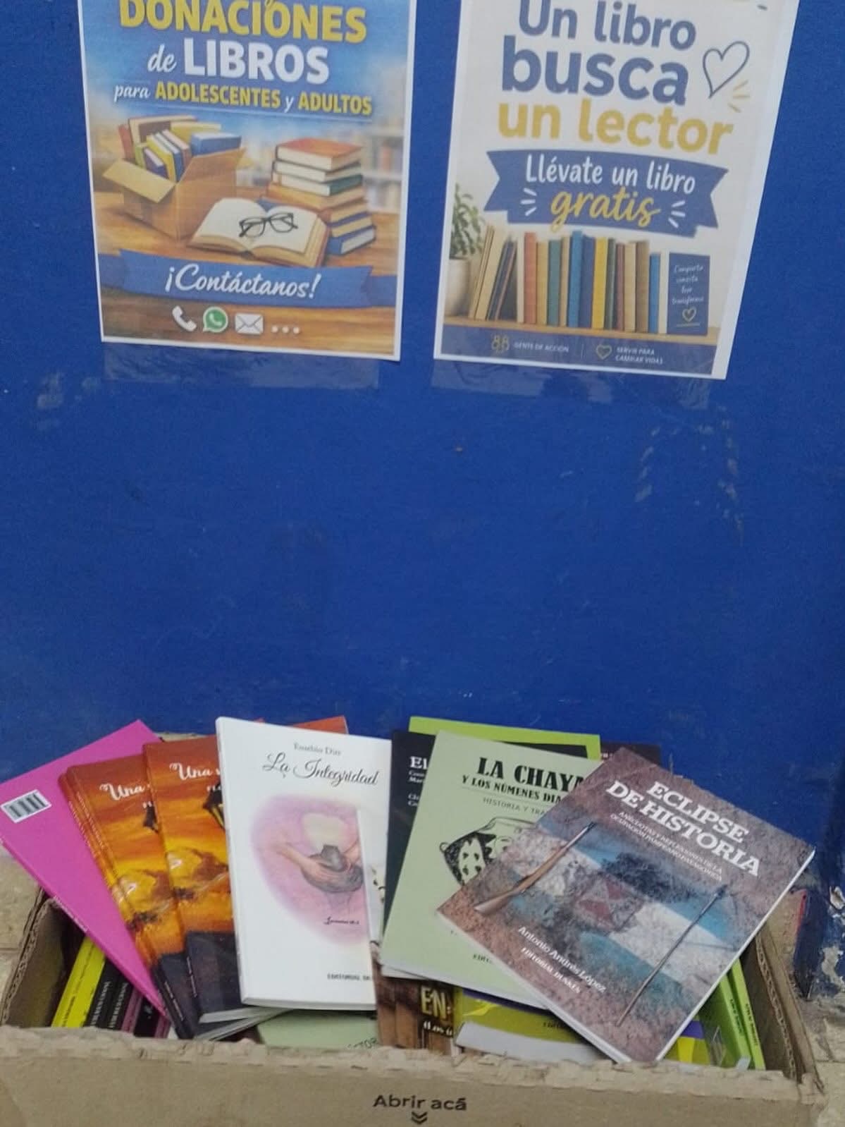  Entrega de libros a la Estación Policial de Seguridad Berazategui