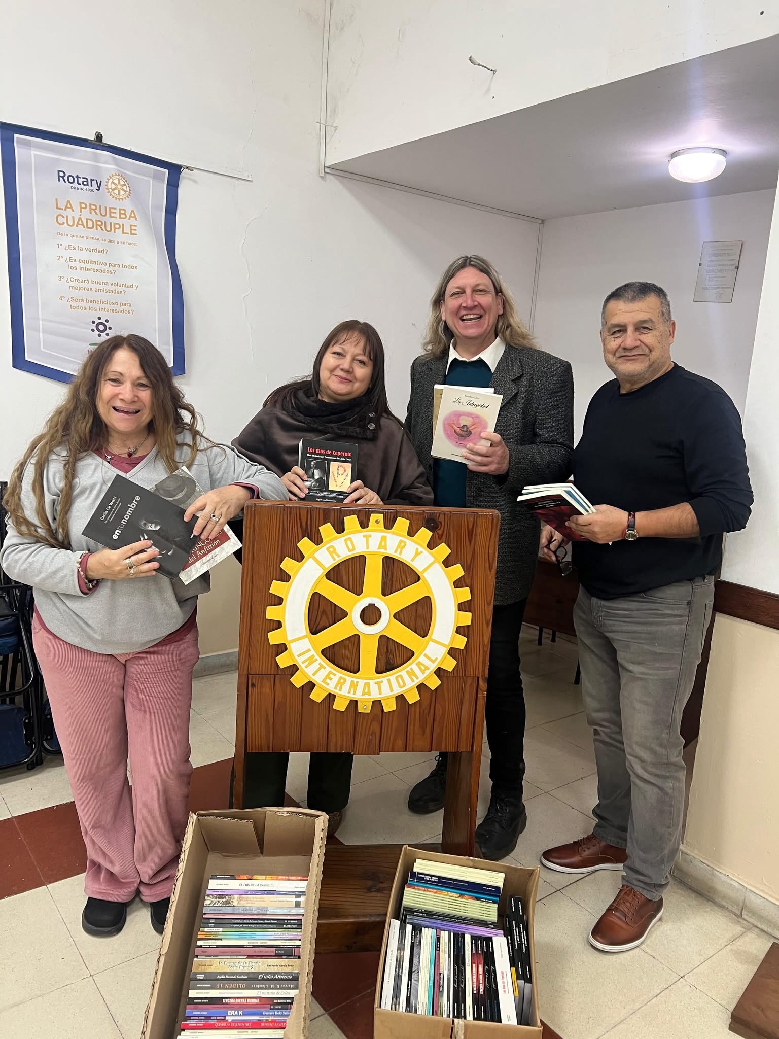ENTREGA DE LIBROS A ADEU Berazategui