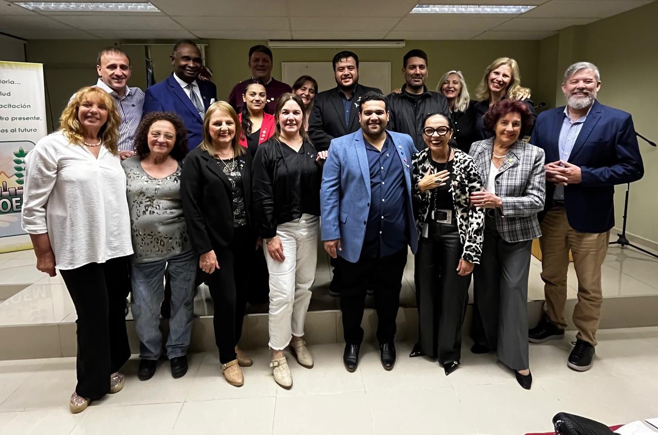 Visita oficial del Gobernador Distrital 4851