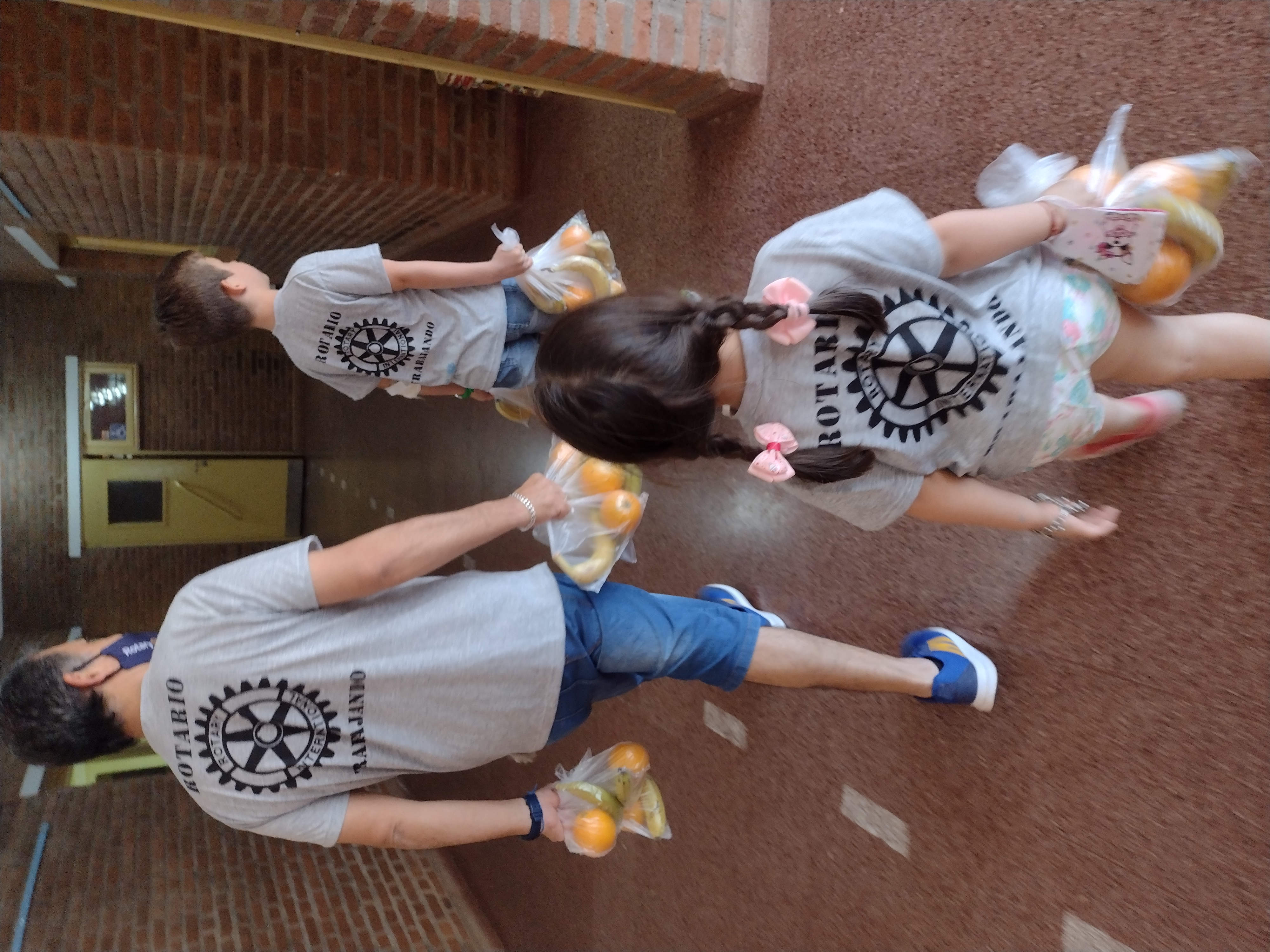 nuestros niños acompañan en las actividades