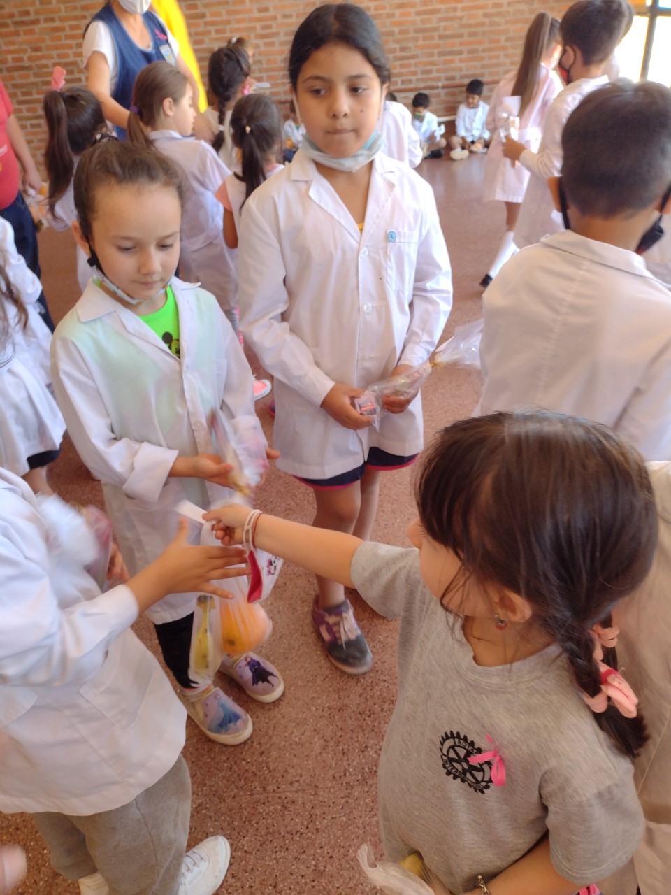 nuestros niños acompañan en las actividades