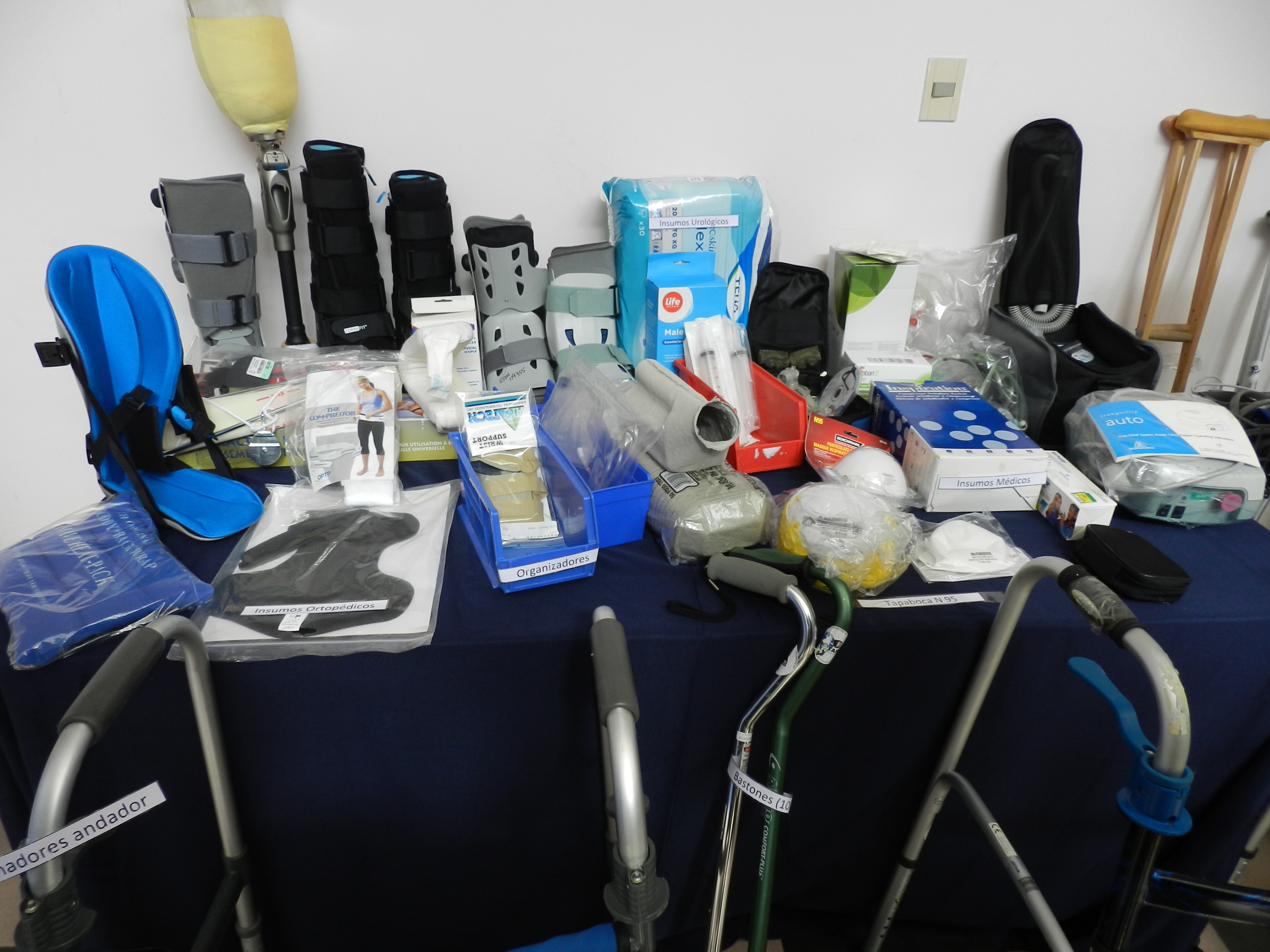 Contenedor con Insumos y equipamiento sanitario