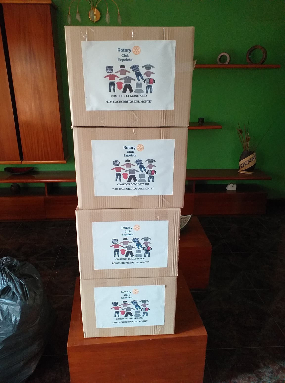 ENTREGA DE ROPA A COMEDOR COMUNITARIO