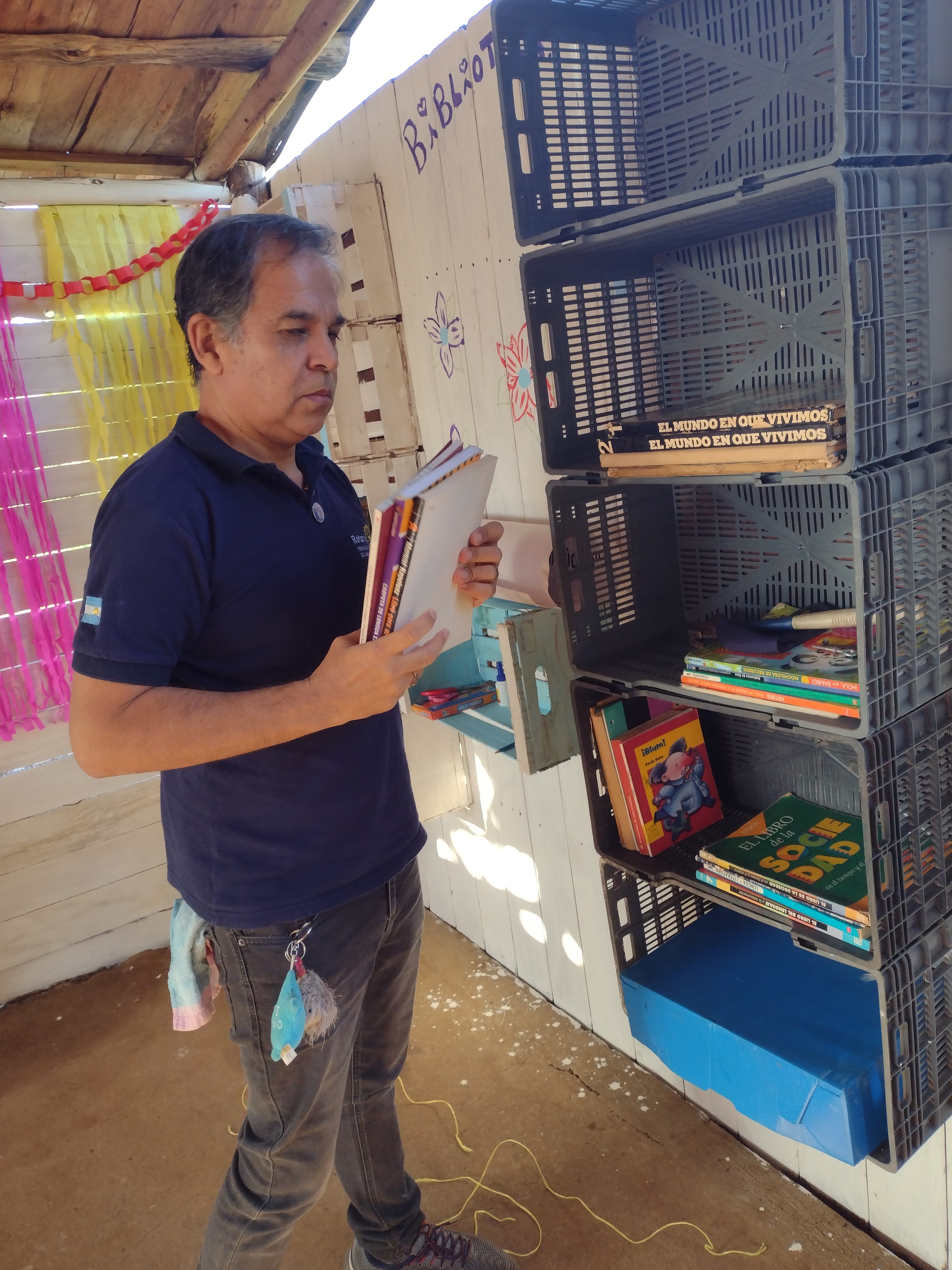 Una biblioteca para el merendero 