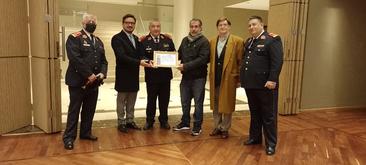 ENTREGA DE RECONOCIMIENTO A BOMBEROS