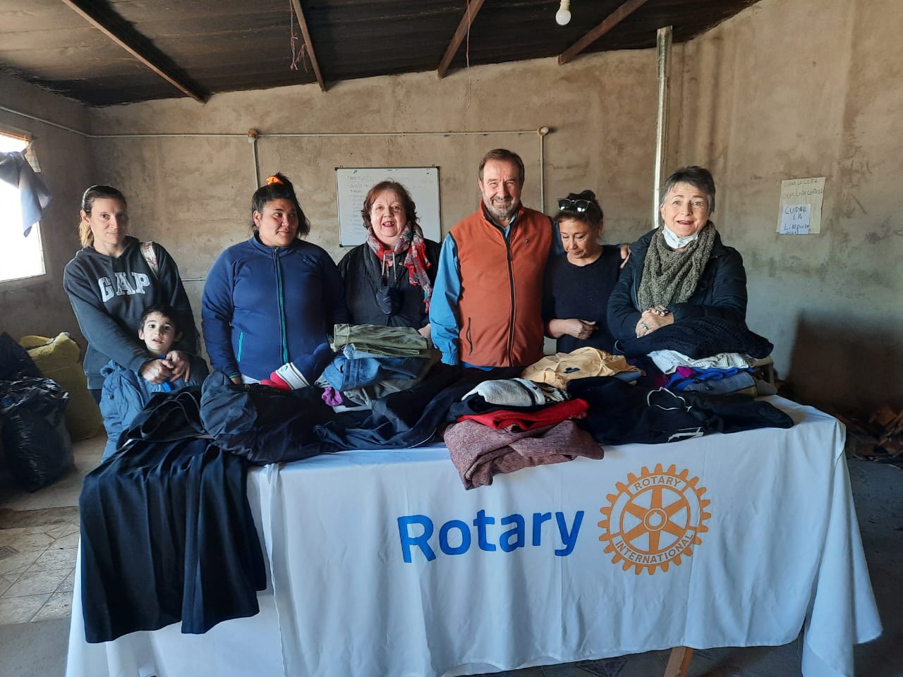 Donaci&oacute;n de ropa de abrigo a Barrio 2 de Febrero