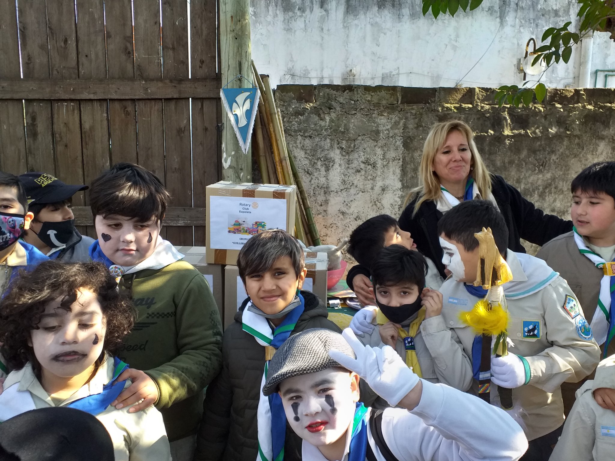 ROTARY EZPELETA JUNTO A LOS BOY SCOUTS  POR EL DÍA DEL NIÑO