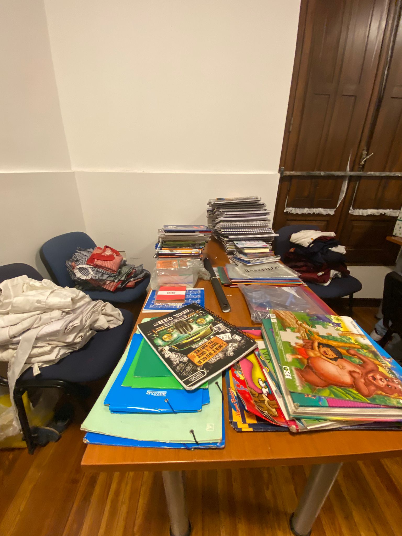 Donación de útiles y uniformes escolares